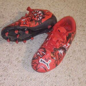 Puma Ultra Play Christian Pulisic Soccer Cleats Size 11 (Little Boys), like new